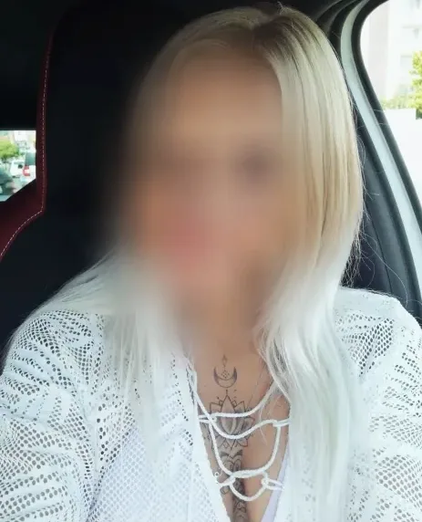 Amanda, 21