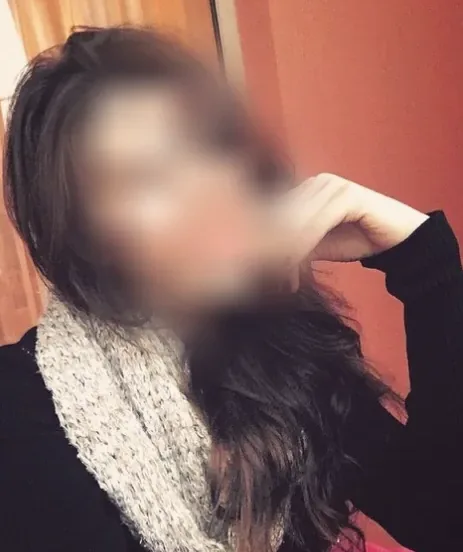 Amina, 28