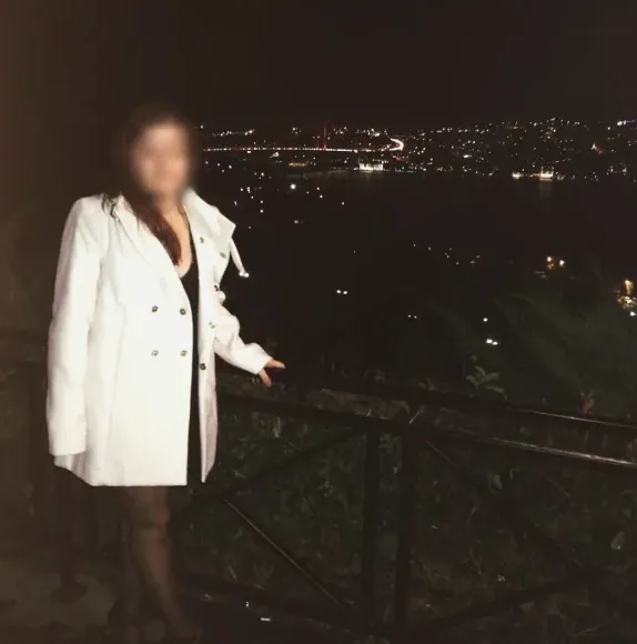 Amina, 32
