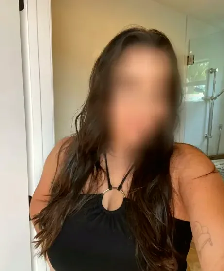 Andrea, 36