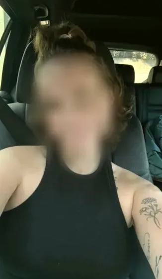 Caroline, 35