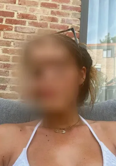 Ellen, 30
