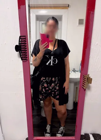 Ellie, 37