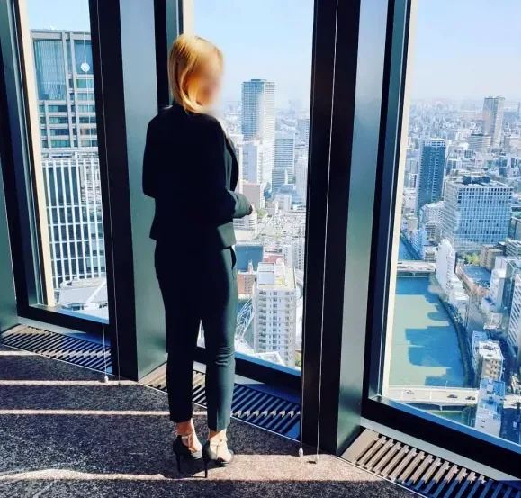Julie, 32