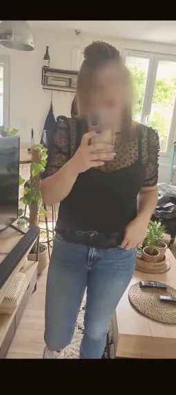 Laura, 34