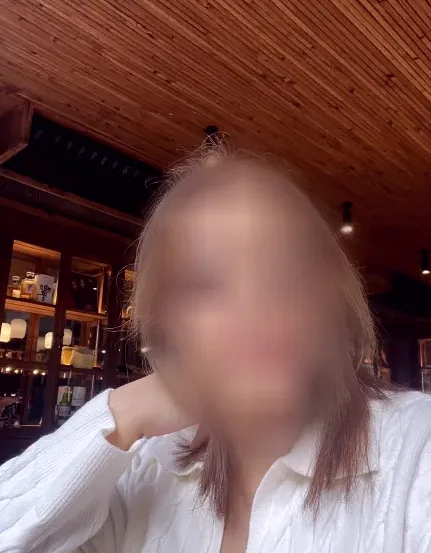 Nadia, 40